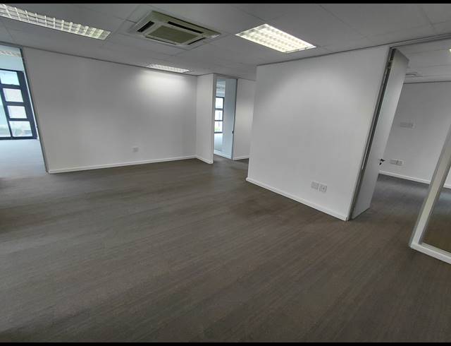 383M² OFFICE TO LET IN PAULSHOF